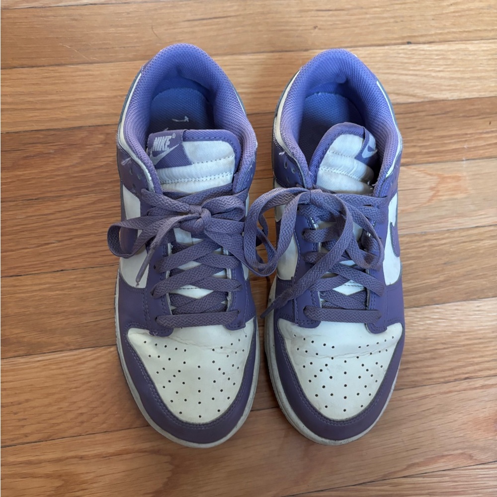 Nike Lavender and White Athletic Shoes